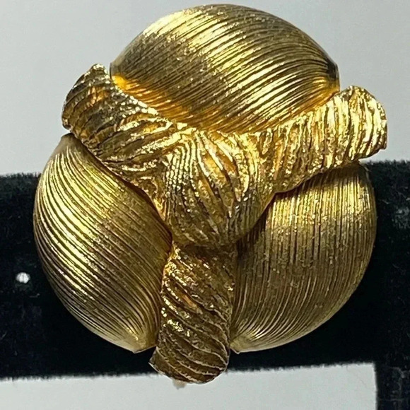 RARE ALICE CAVINESS NECKLACE AND MATCHING CLIP ON EARRINGS. 😍 - Picture 5 of 10